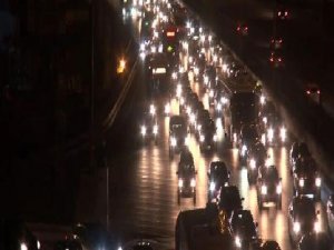 CANINDAN BEZEN VATANDAŞ D-100 KARAYOLUNU TRAFİĞE KAPATTI