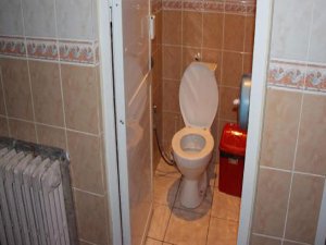 HASTANE TUVALETİNDE İNANILMAZ OLAY