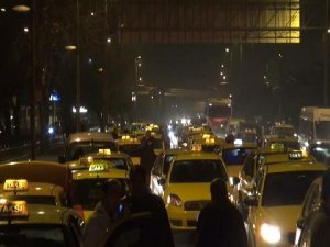İSTANBUL TAKSİCİLER AYAĞA KALKTI