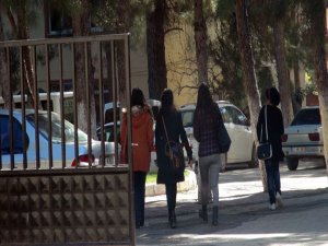 ÜNİVERSİTE YURDUNDA SIR İNTİHAR