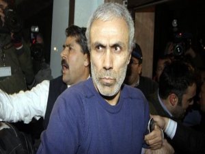 AĞCA İTALYA'YA VİZESİZ GİRDİ GÜNÜN YİNE ADAMI OLDU