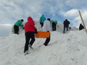 SARIKAMIŞ ŞEHİTLERİNE KARDAN DEV HEYKEL