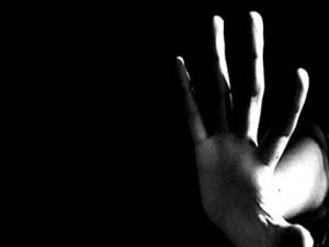 CAMİDE ÇOCUĞA TECAVÜZ EDERKEN YAKALANDI