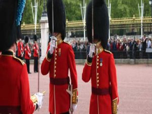 İNGİLİZ KRALİYET ASKERLERİNE TERÖR ÖNLEMİ