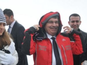 İdris Naim'den tuhaf şaka