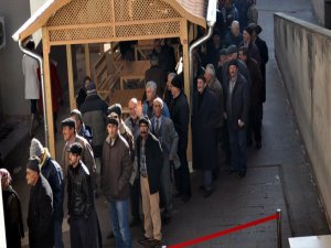 KARARI DUYAN PARASINI ALMAYA KOŞTU