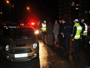 DUR İHTARINA UYMAYAN 2 KİŞİYİ POLİS VURDU