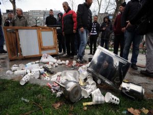 GEZİ PARKINDA SOPALI SAVAŞ