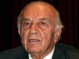 Cumhuriyet yazarı hayatını kaybetti