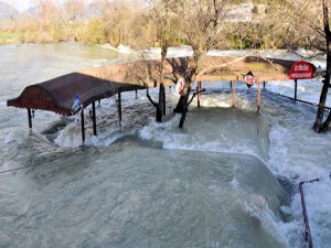 MANAVGAT ÇAYI ÇEVRESİNİ BÖYLE YUTTU