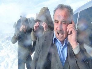 YOLDA ÇOLUK ÇOCUK DONMA TEHLİKESİ GEÇİRDİLER