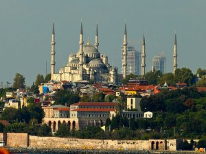 AKP'Yİ ELEŞTİRDİ STAR'DAN KOVULDU