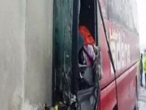 TEM'DE FECİ KAZA 1 ÖLÜ 1 AĞIR  11 YARALI