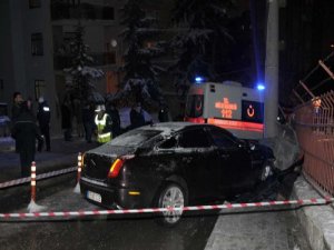 ÜNLÜ İŞADAMI KAZA YAPTI 1 ÖLÜ