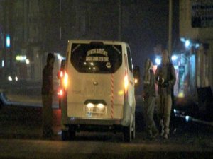 PKK YİNE YOL KESTİ IRAK YOLU SAATLERCE KAPALI KALDI