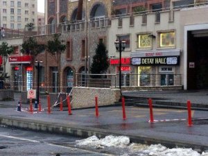 İSTANBUL'DA AVM ÖNÜNDE BOMBA