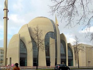 İMAMLARDAN DÜNYA'YI ŞAŞIRTAN PARİS TEPKİSİ