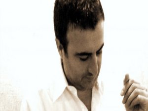 ÜNLÜ RADYOCUYA EVİNİN ÖNÜNDE İNFAZ