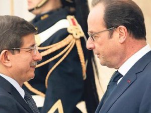 HOLLANDE DAVUTOĞLUNA TAVIR MI ALDI