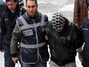 İZMİR'DE EV BASIP DEHŞET SAÇTI 1 ÖLÜ 2 YARALI