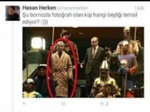 BORNOZ ELEŞTİRİSİ DEKANI KOLTUĞUNDAN ETTİ