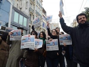 CUMHURİYET GAZETESİNE TAKSİM'DE DESTEK