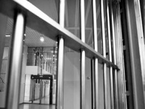 CEZAEVİNDE CİNSİYET DEĞİŞTİRDİ