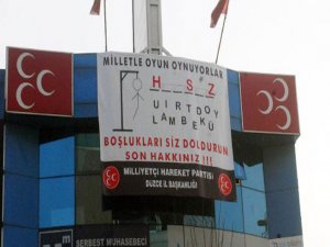 MHP'DEN ŞOK EDEN YOLSUZLUK PANKARTI