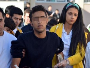 LİSE ÖNÜNDE KIZ YÜZÜNDEN BIÇAKLI KAVGA