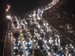 İSTANBUL'DA TRAFİK REZALETİ