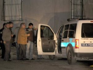 Mersin'de Polis Aracına Ateş Edildi