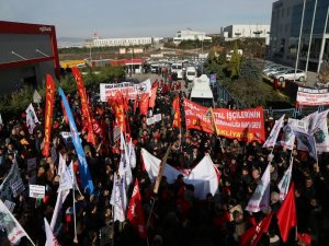 METAL İŞÇİLERİ İŞ BIRAKTI