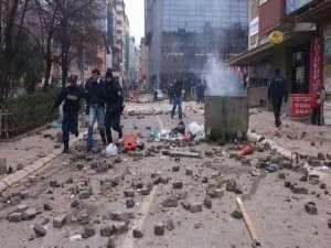 PRİŞTİNE’DE YER YERİNDEN OYNADI