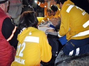 İŞÇİLERİ OTOMOBİL EZDİ: 2 ÖLÜ, 2 YARALI