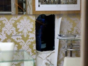 İKİ DUVARI DELİP KUYUMCU SOYDULAR