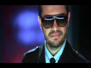 ÜNLÜ SANATÇIYA 10 AY UYUŞTURUCU HAPSİ