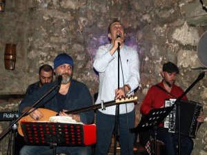 ÜNLÜ TELEVİZYONCU ADAY OLUYOR