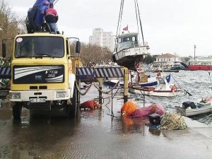 DEV GEMİ KARAYA OTURDU