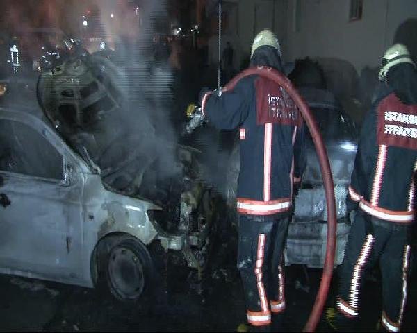 İSTANBUL'DA 9 ARAÇ BİRDEN KUNDAKLANDI