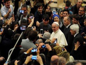 PAPA'DAN PEYGAMBERE HAKARET