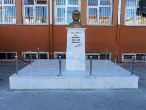 ATATÜRK BÜSTÜNÜ YAKANLARA HAPİS CEZASI