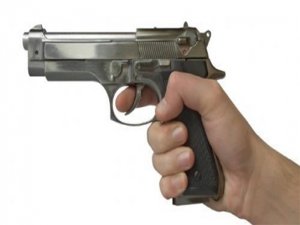 GENÇLERİN ÜZERİNE ATEŞ AÇILDI 1 ÖLÜ