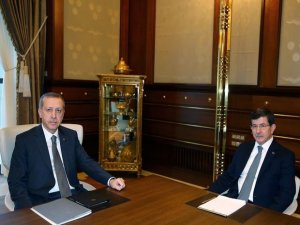 ERDOĞAN DAVUTOĞLU ARASINDA ÇATLAK ERTELEME GETİRDİ