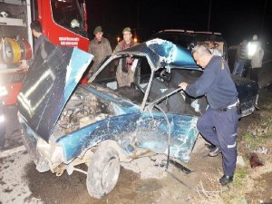 3 ARAÇLIK FECİ  ZİNCİRLEME KAZA: 1 ÖLÜ, 4 YARALI