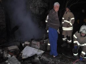 İZMİR'DE FECİ YANGIN 1 ÖLÜ