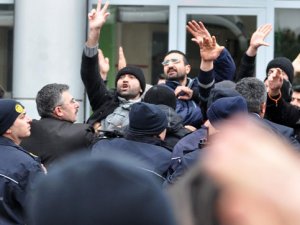 DAVUTOĞLU'NA ŞOK PROTESTO