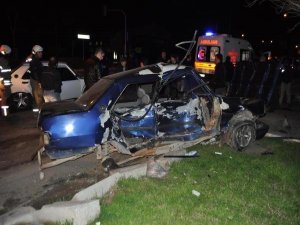 İZMİR'DE FECİ KAZA 1 AĞIR 4 YARALI