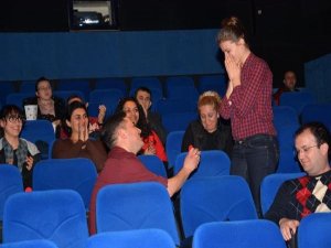 ASTSUBAY SEVGİLİSİNİ BÖYLE ŞOK ETTİ