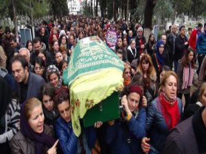 ÖZGECAN'I SON YOLCULUĞA BİNLER UĞURLADI