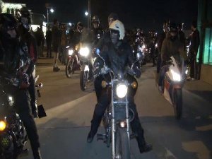 ÖZGECAN'A MOTOSİKLETÇİLERDEN GECE YARISI DESTEĞİ